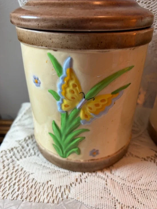 Pristine 1979 Macky Molds Vintage Butterfly Canisters -Set of 2 (Large & Medium) - Picture 5 of 15